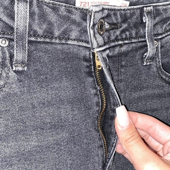 𝅺levis 721 High Rise Skinny Black - Picture 9 of 14